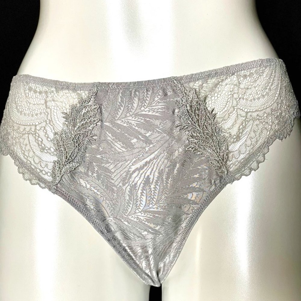 LISE LACE THONG